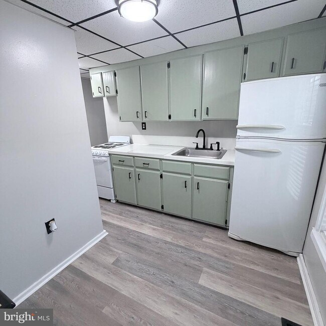 Building Photo - 980 Scotland Ave