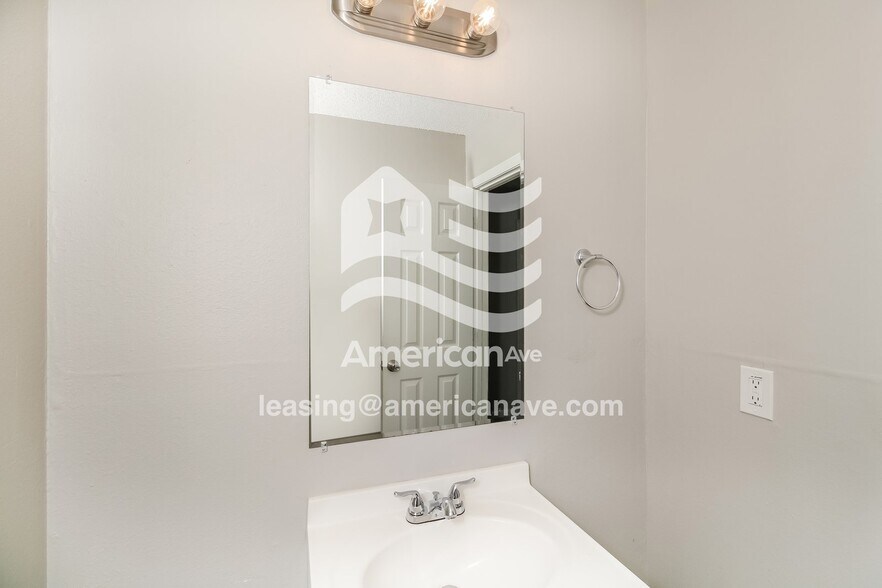 Building Photo - 501 Riley St