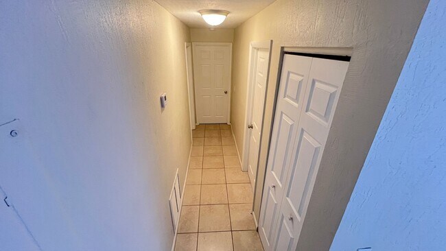 Building Photo - Cozy 2 BD/ 2 BA Apartment in Palm Bay! Washer and Dryer INCLUDED!