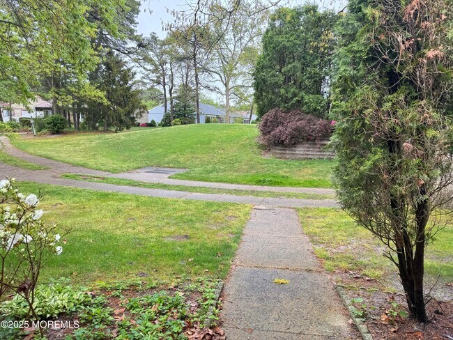 Building Photo - 561B Malvern Ct
