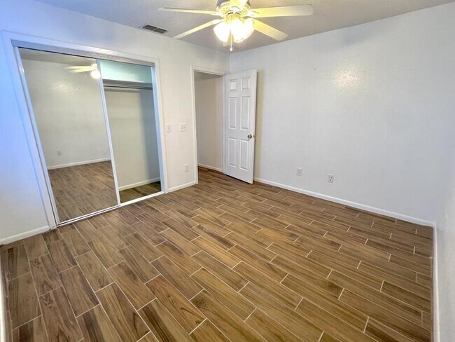 Building Photo - 5427 Ricci St