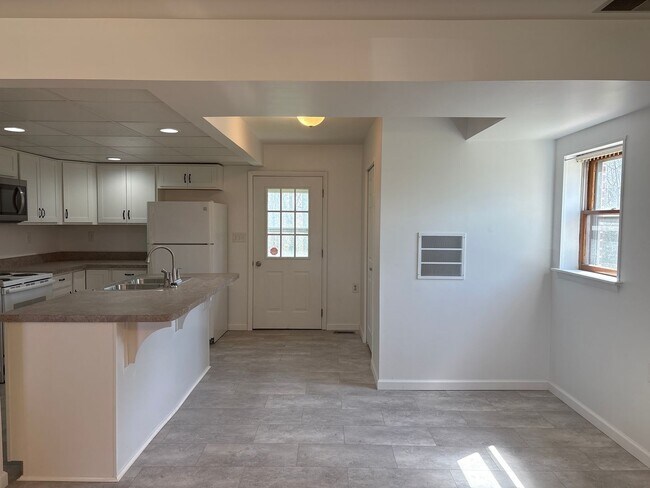 Building Photo - 1 Bedroom 1 Bath 2 Story Cottage-Suburban SD