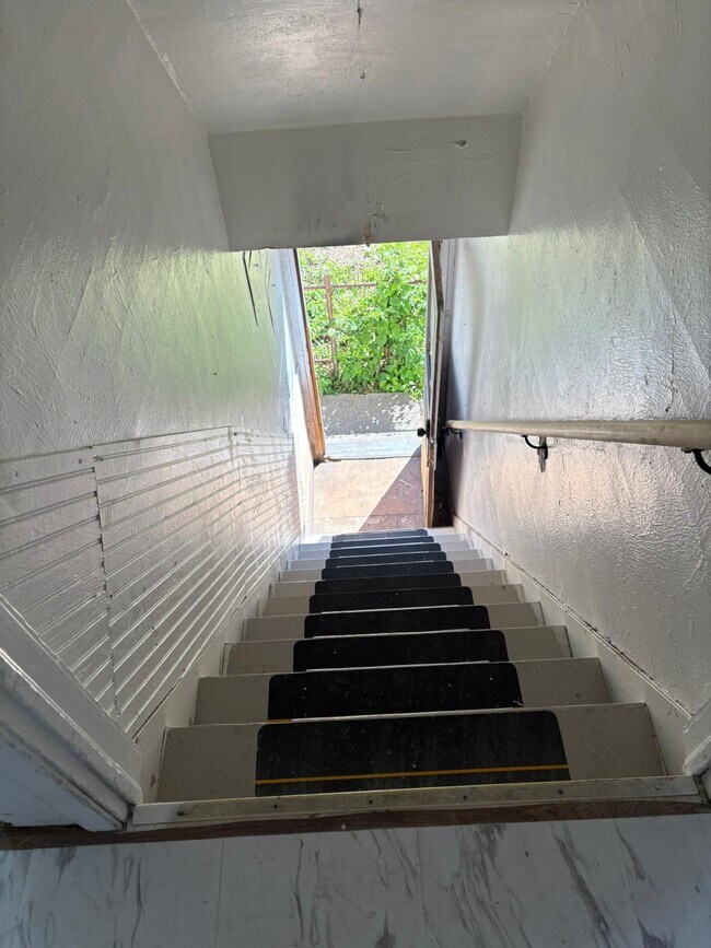 Building Photo - 255 5th St
