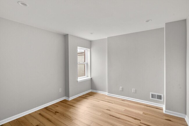 Building Photo - 2110 E Fayette St