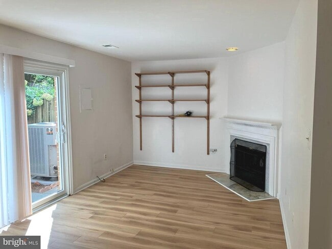 Building Photo - 10195 Valentino Dr