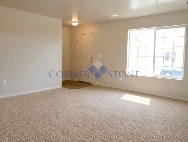 Building Photo - Large 4 Bedroom Home with Garden space, Basketball Court, Close to park!
