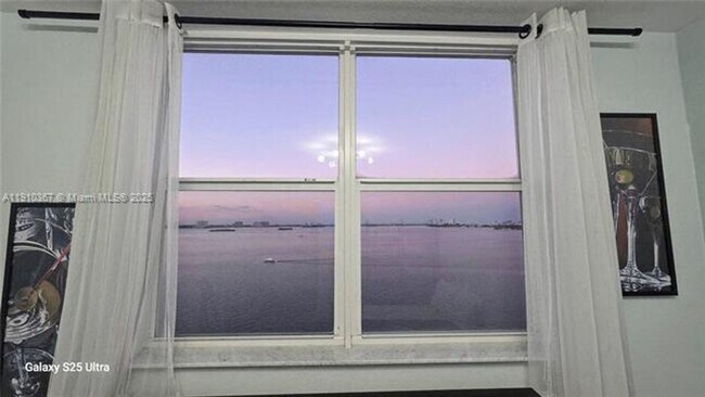 Building Photo - 1625 Kennedy Cswy