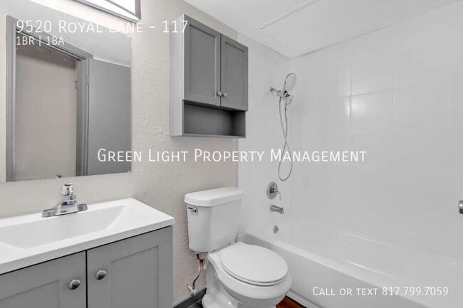 Building Photo - 9520 Royal Ln