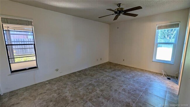 Building Photo - 6531 SE Federal Hwy