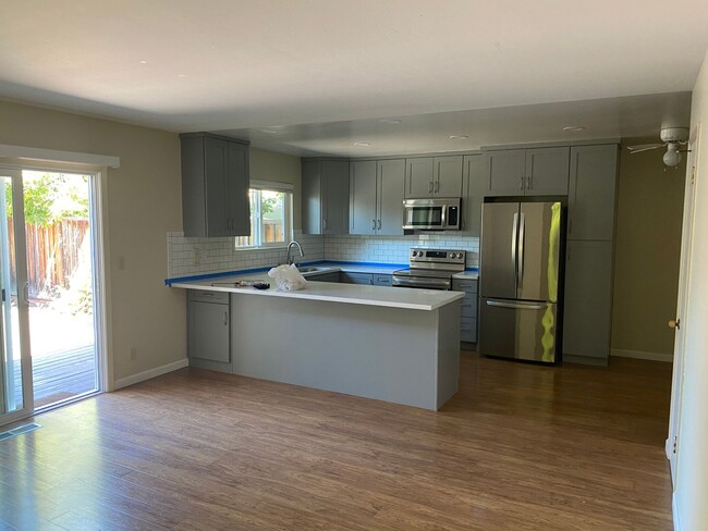 Building Photo - Quiet Sunnyvale Home
