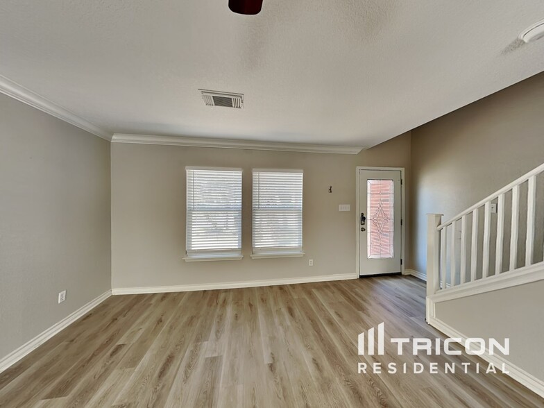 Building Photo - 7814 Cortland Oak