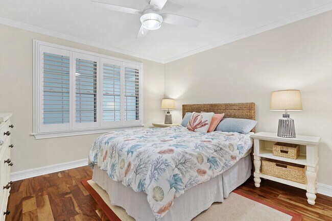 Building Photo - 33 Comares Ave