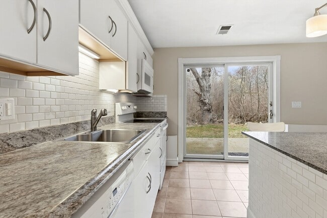 Building Photo - 5 St Anthonys Ln