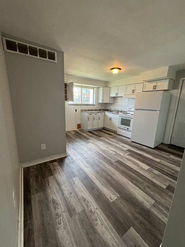 Building Photo - 920-922 Lamberton Street