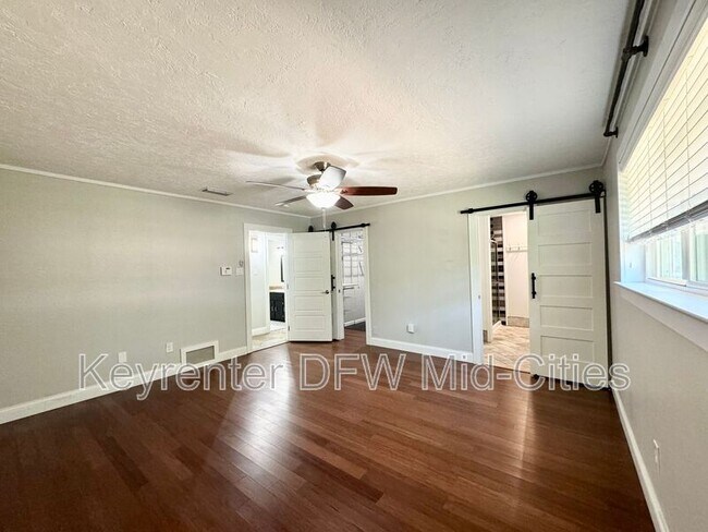 Building Photo - 1608 Durham Dr
