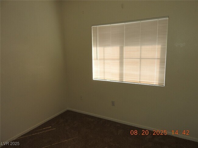 Building Photo - 3400 Cabana Dr