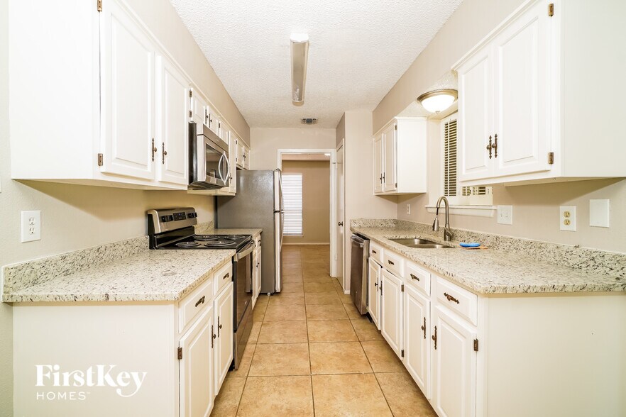 Building Photo - 1702 Jay Schellman St