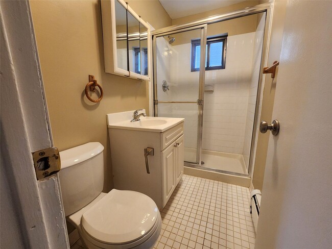 Building Photo - 5 Darian Ct
