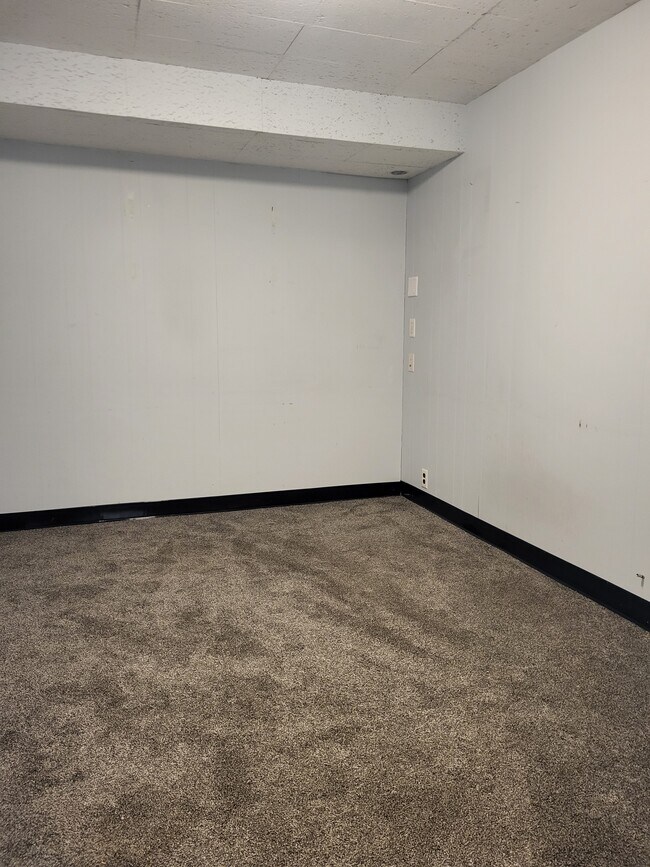 Building Photo - 8215 Oakland Ave S