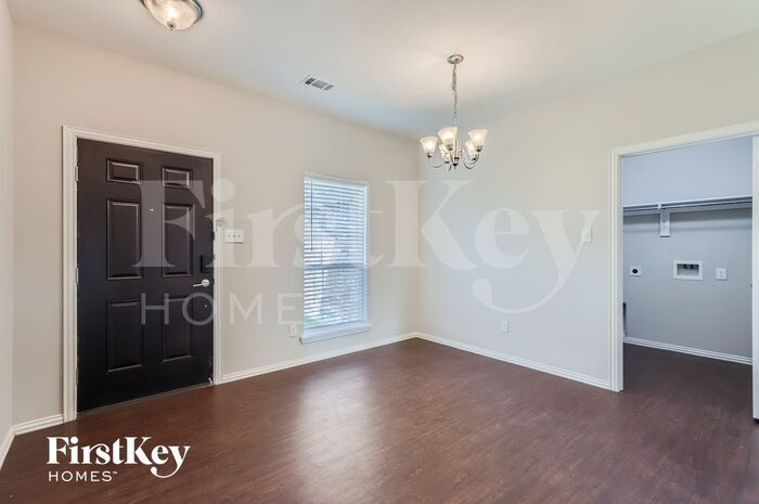 Building Photo - 260 Meadowcrest Dr