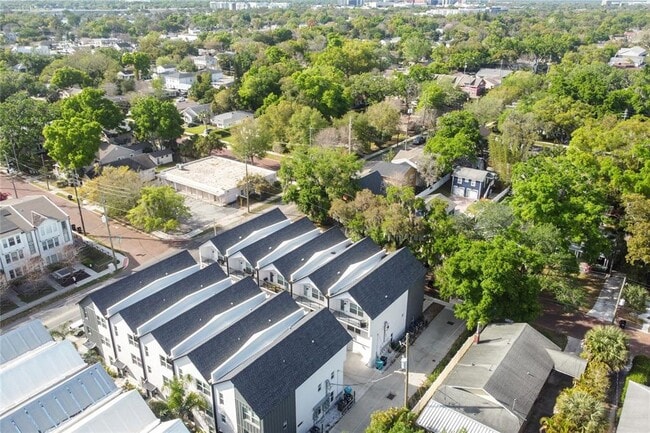 Building Photo - 1602 Park Lake St