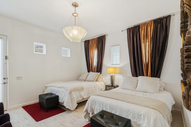 Building Photo - 45737 Club Dr