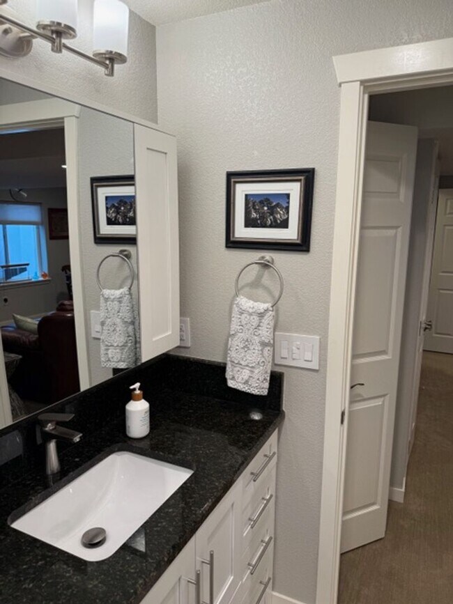Building Photo - Studio with Den in Private Arvada Home