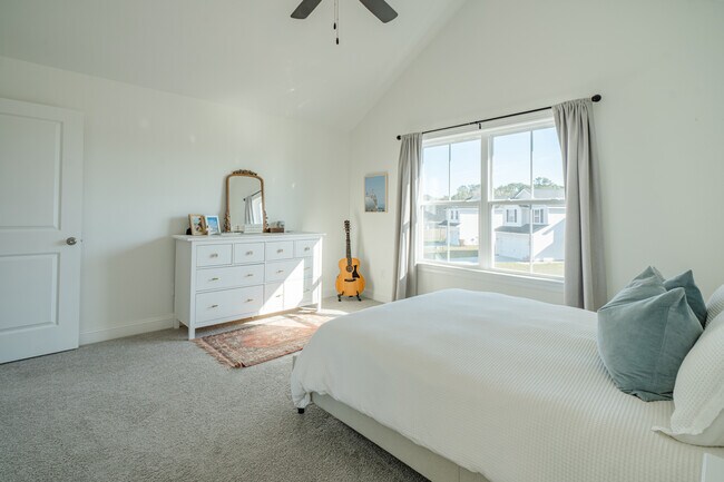 Building Photo - 63 Buckingham Dr