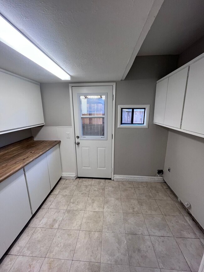 Building Photo - NICE UPDATED HOME IN CITRUS HEIGHTS!!