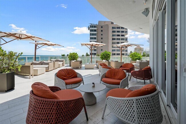 Building Photo - 3101 Bayshore Dr