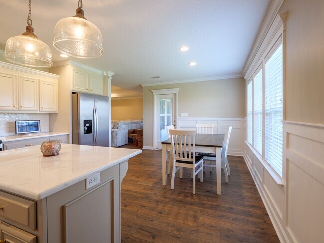 Building Photo - 3960 Landings Cir