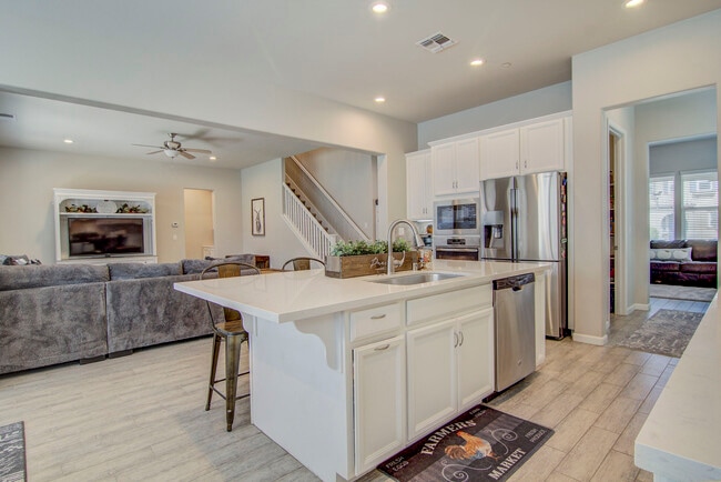 Building Photo - 5706 Desert Mallow St