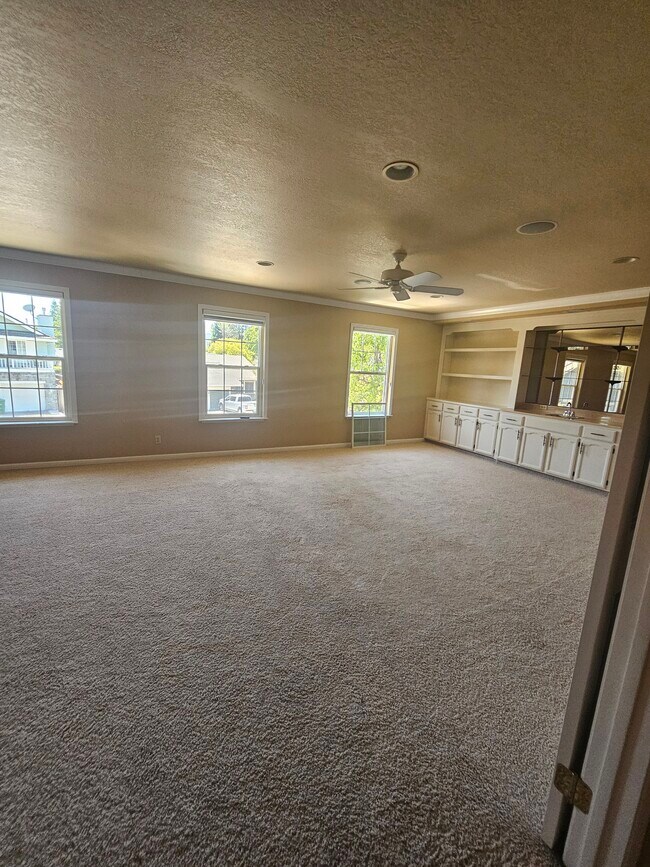 Building Photo - 45 Mainprice Ct