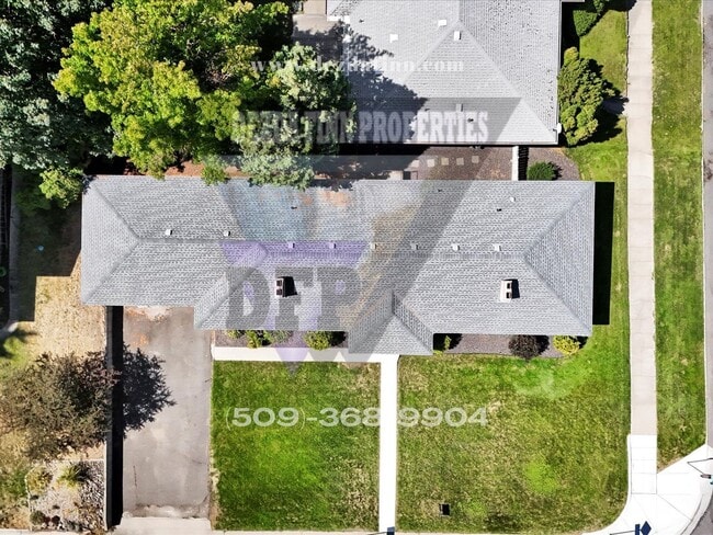 Building Photo - 1406-1408 S Cedar St
