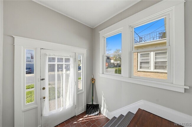 Building Photo - 226 Tacoma Ave