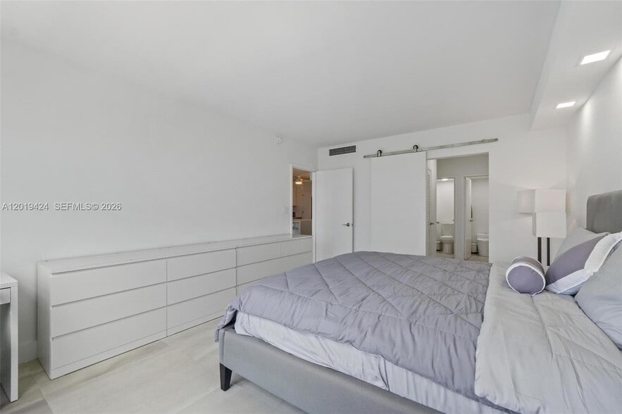 Building Photo - 5700 Collins Ave