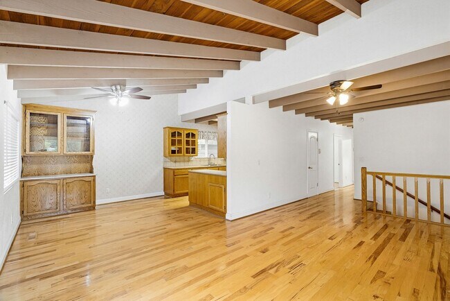 Building Photo - Sun-Filled 2BR/2BA Upper Home with Large Decks & Hardwood Floors in Aptos