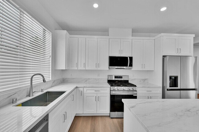 Building Photo - Modern Brand new 5-Bedroom Home for Lease ...