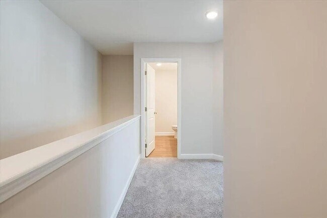 Building Photo - 121 Priestwood Ln