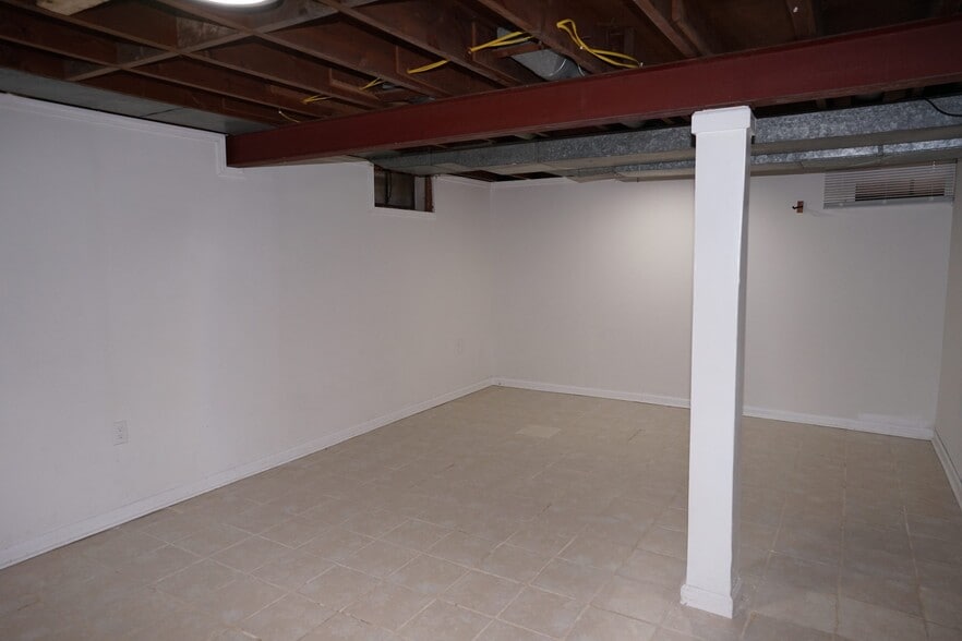 Building Photo - 941 Dane St