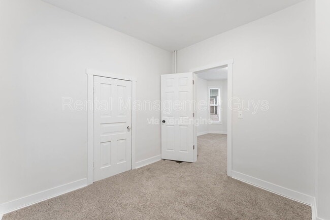 Building Photo - 2631 N Girard Ave