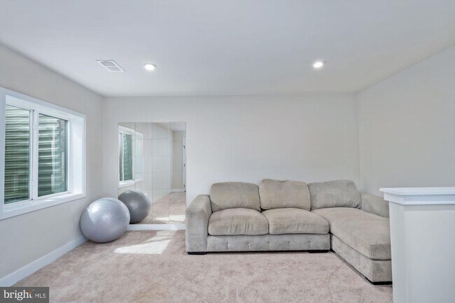 Building Photo - 1328 Trestle Dr