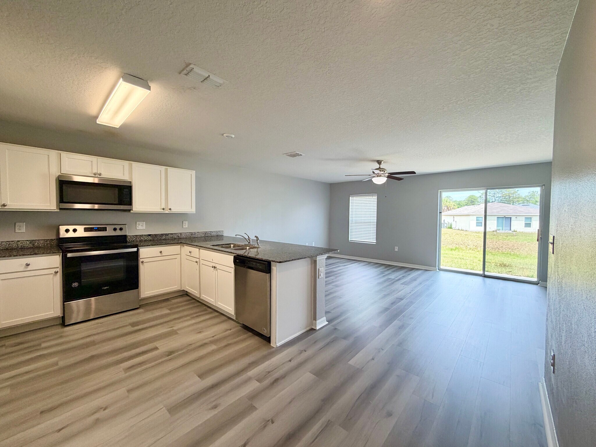 Building Photo - 687 Gila Dr