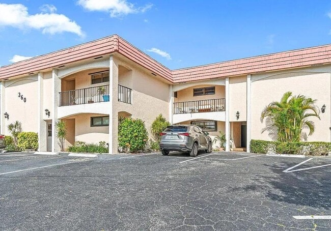 Building Photo - 360 Wilma Cir
