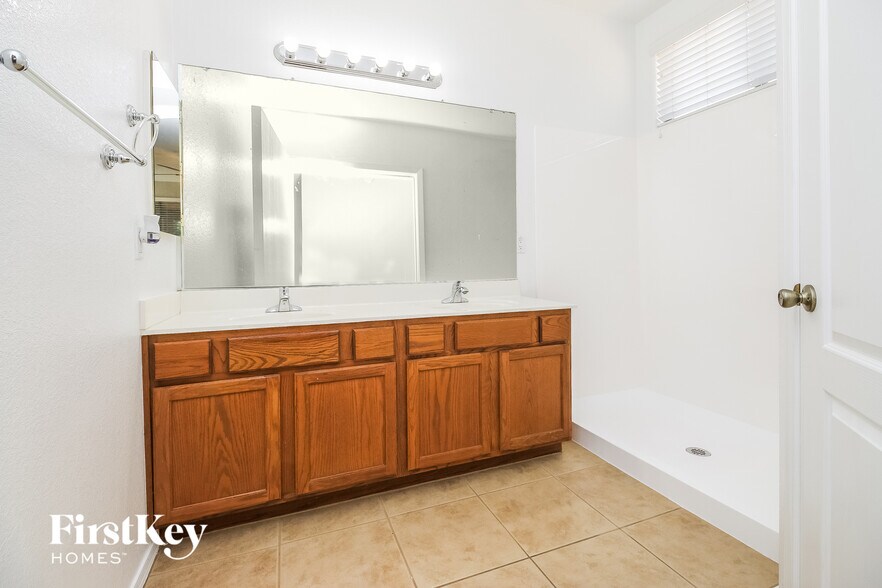 Building Photo - 12529 W Highland Ave