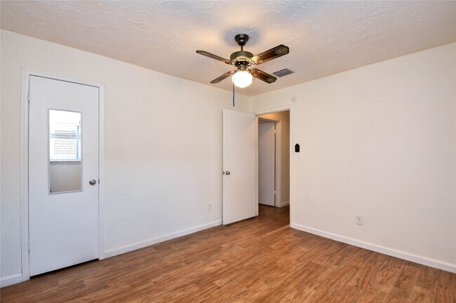 Building Photo - 9510 Huntington Way Dr