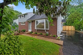 Building Photo - 409 Maiden Ln