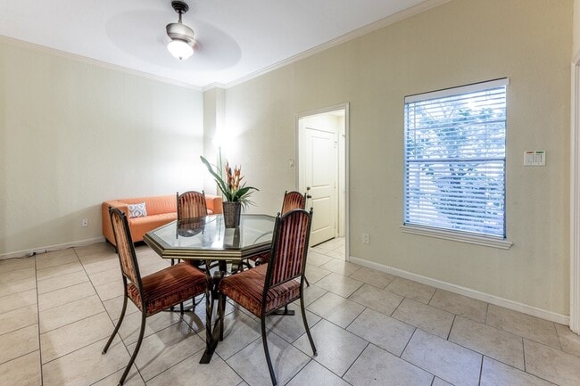 Building Photo - 422 River Oaks Dr