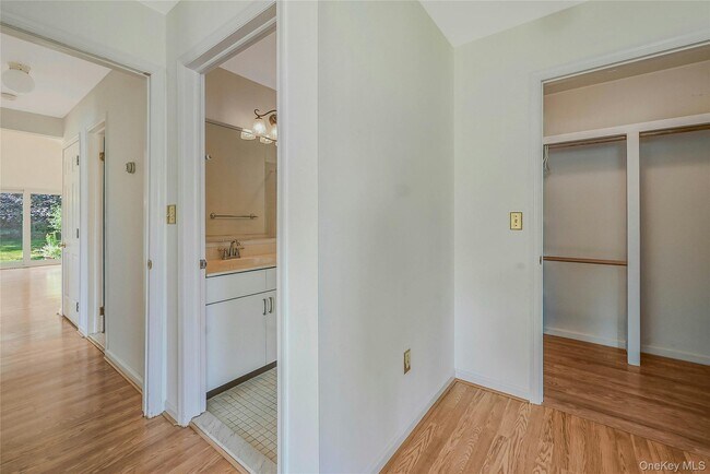Building Photo - 2555 Youngs Ave