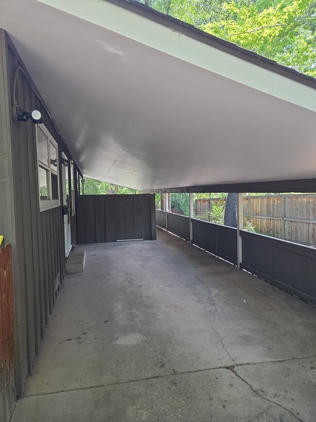 Building Photo - 1316 N Arcadia St